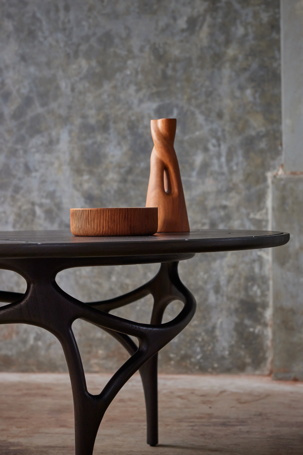 Sinuous Base Dining Table | Oroa.com