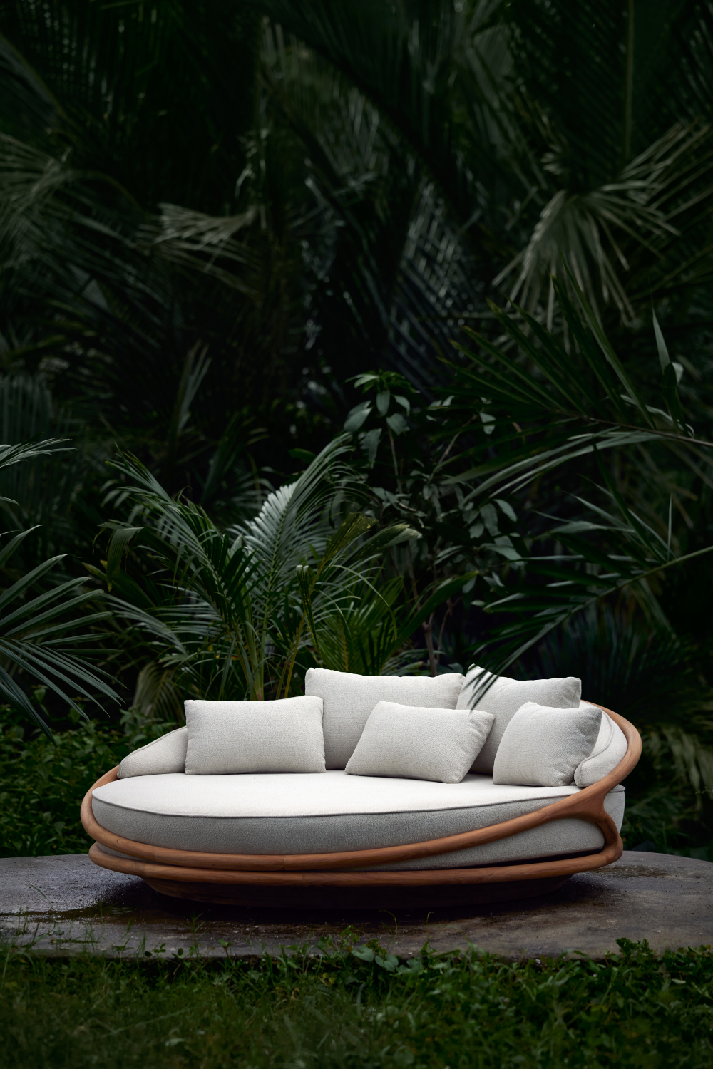 Round Teak Outdoor Daybed | Oroa.com