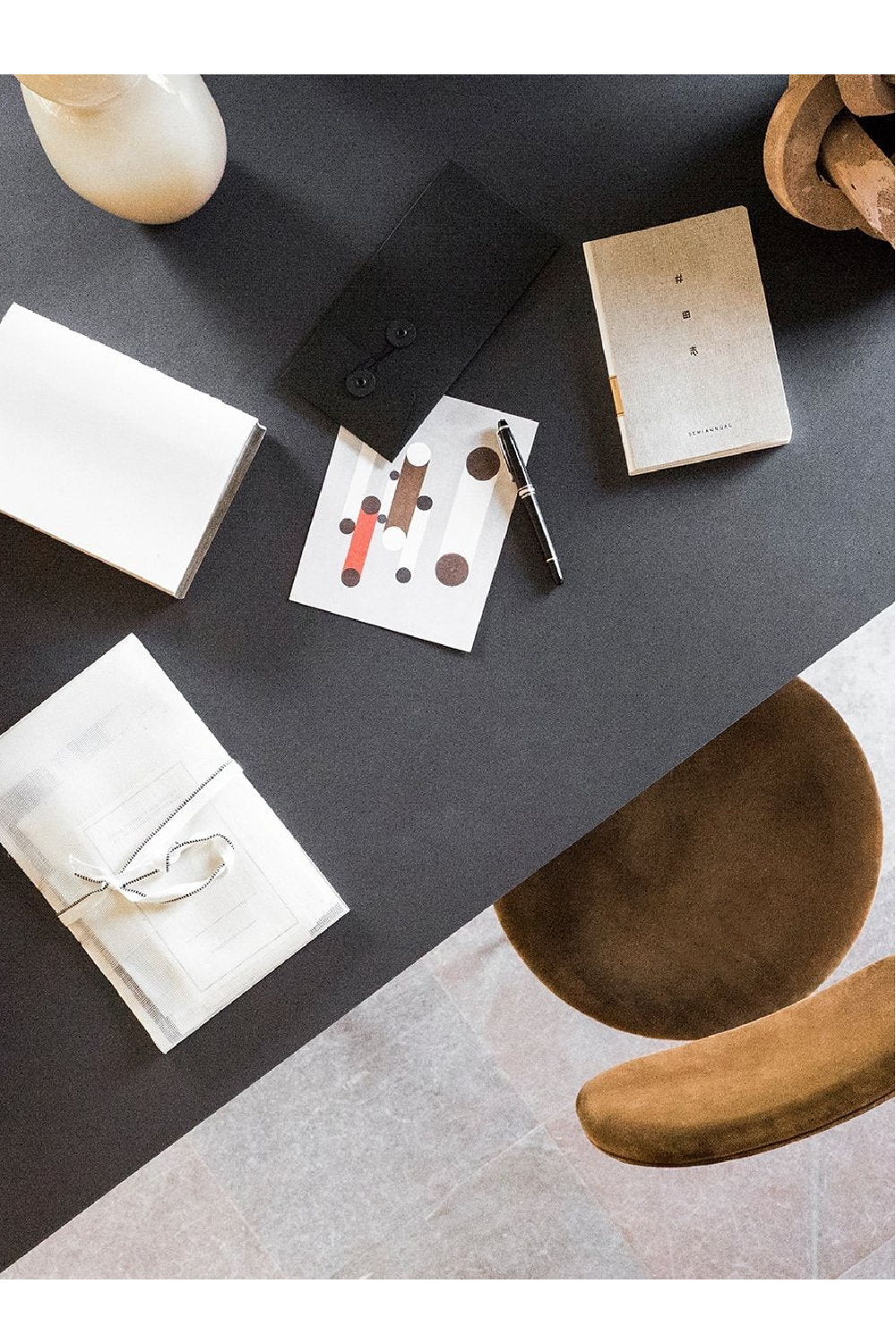 Rectangular Minimalist Dining Table | Oroa.com