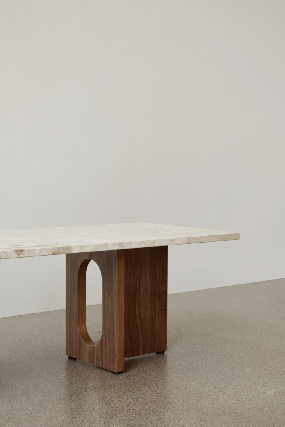 Intersecting-Base Lounge Table | Oroa.com
