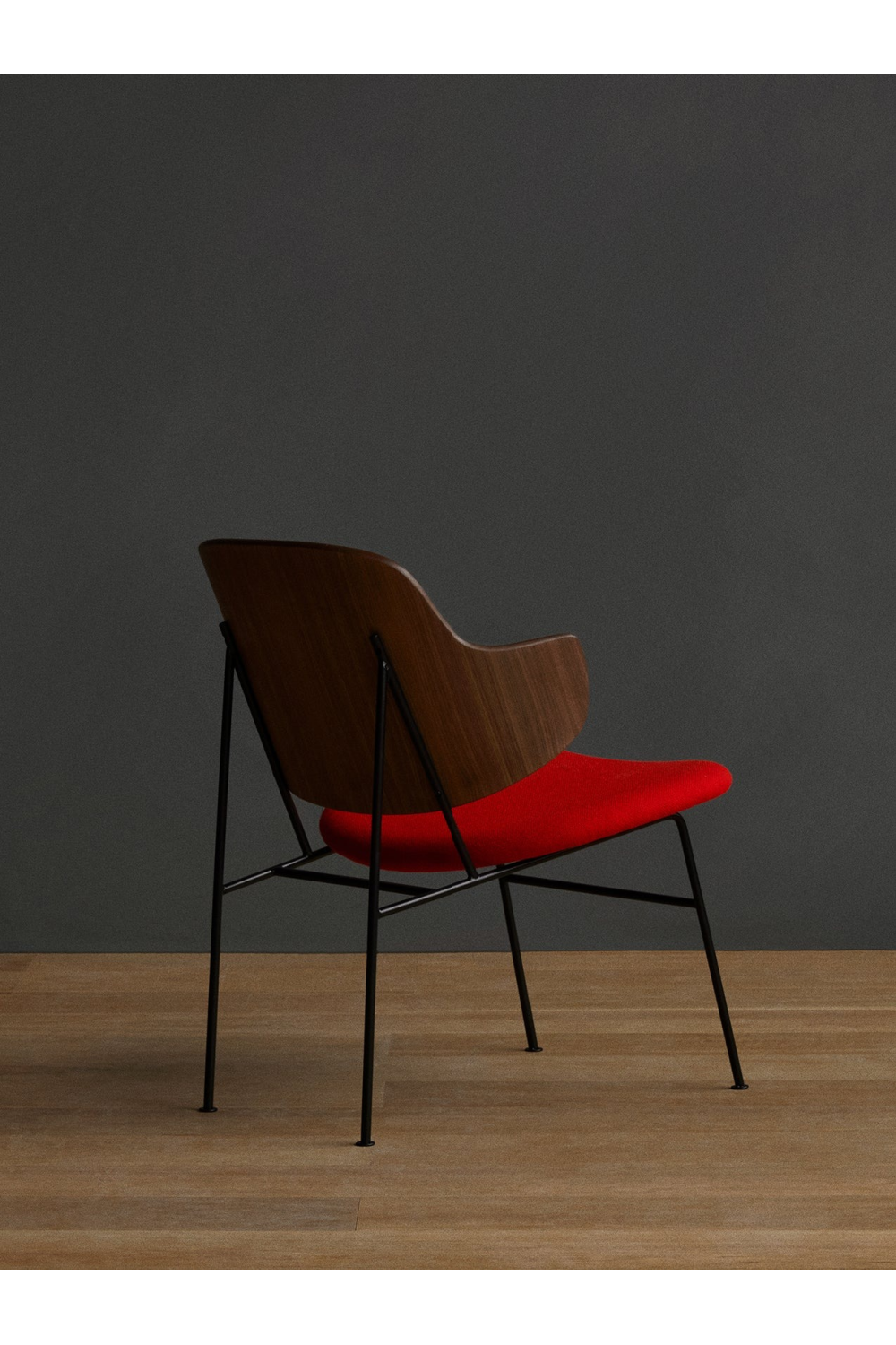 Upholstered Lounge Chair | Oroa.com