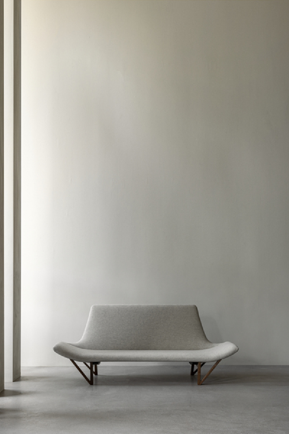 Wooden V-Leg Sofa | Oroa.com