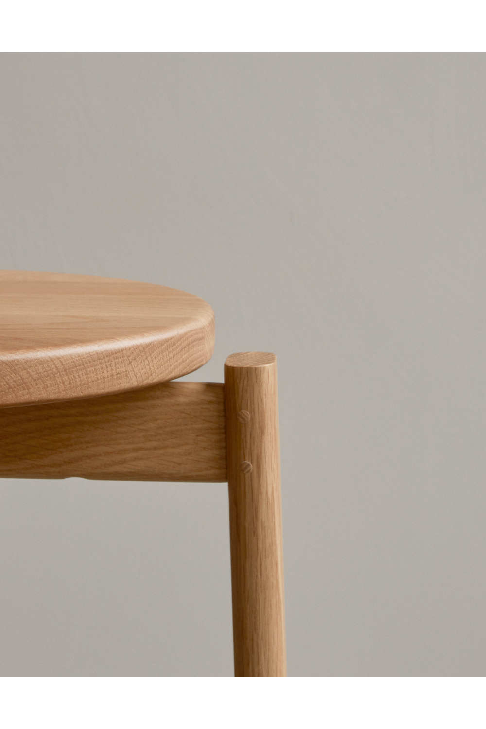 Round Wooden Bar Stool | Oroa.com