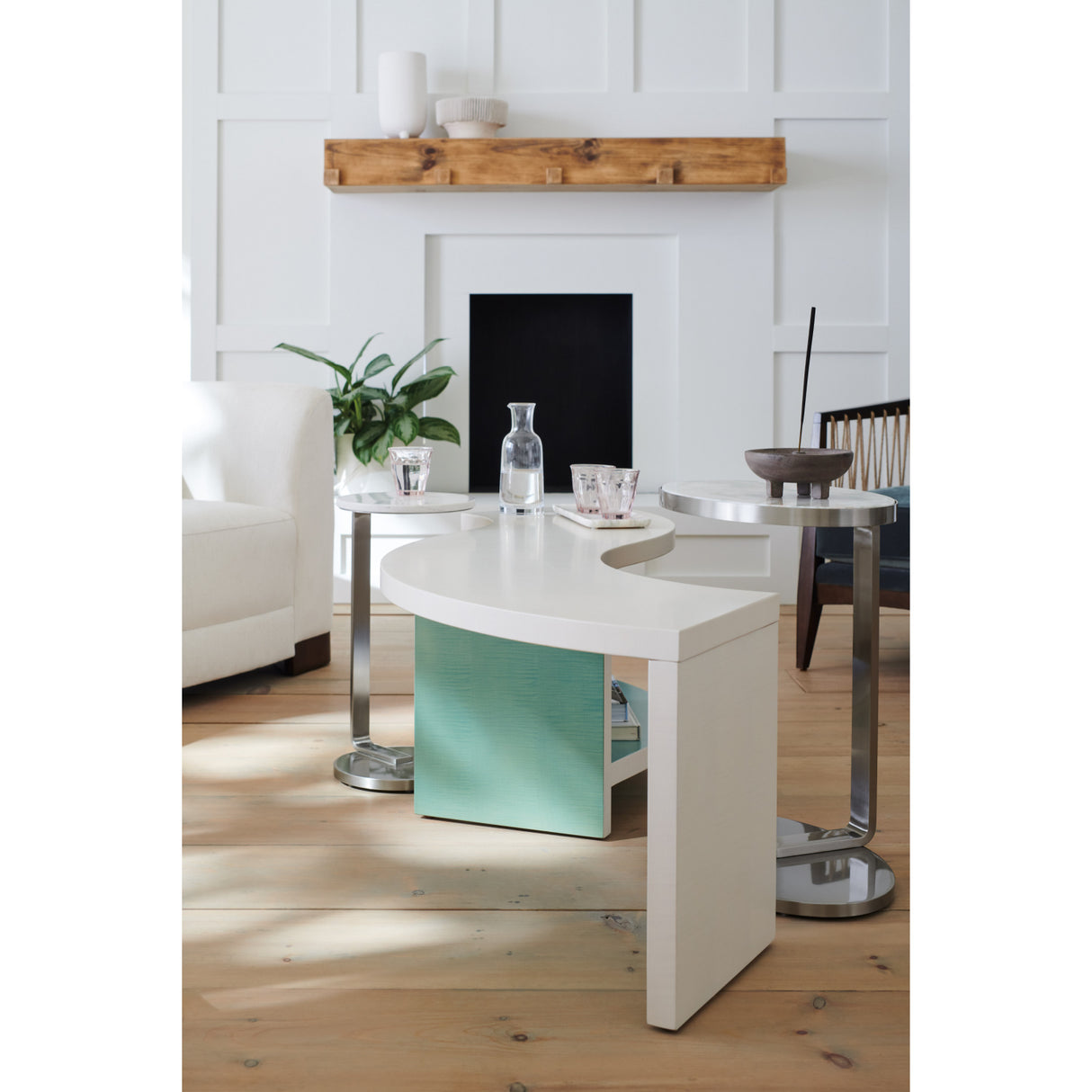 White S-Shaped Cocktail Table | Oroa.com