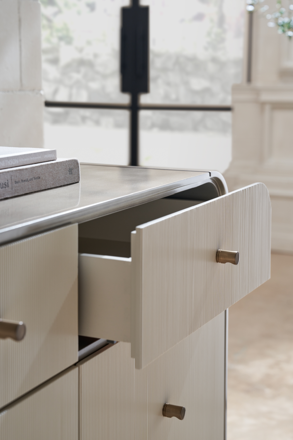 Fluted 10-Drawer Dresser | Oroa.com