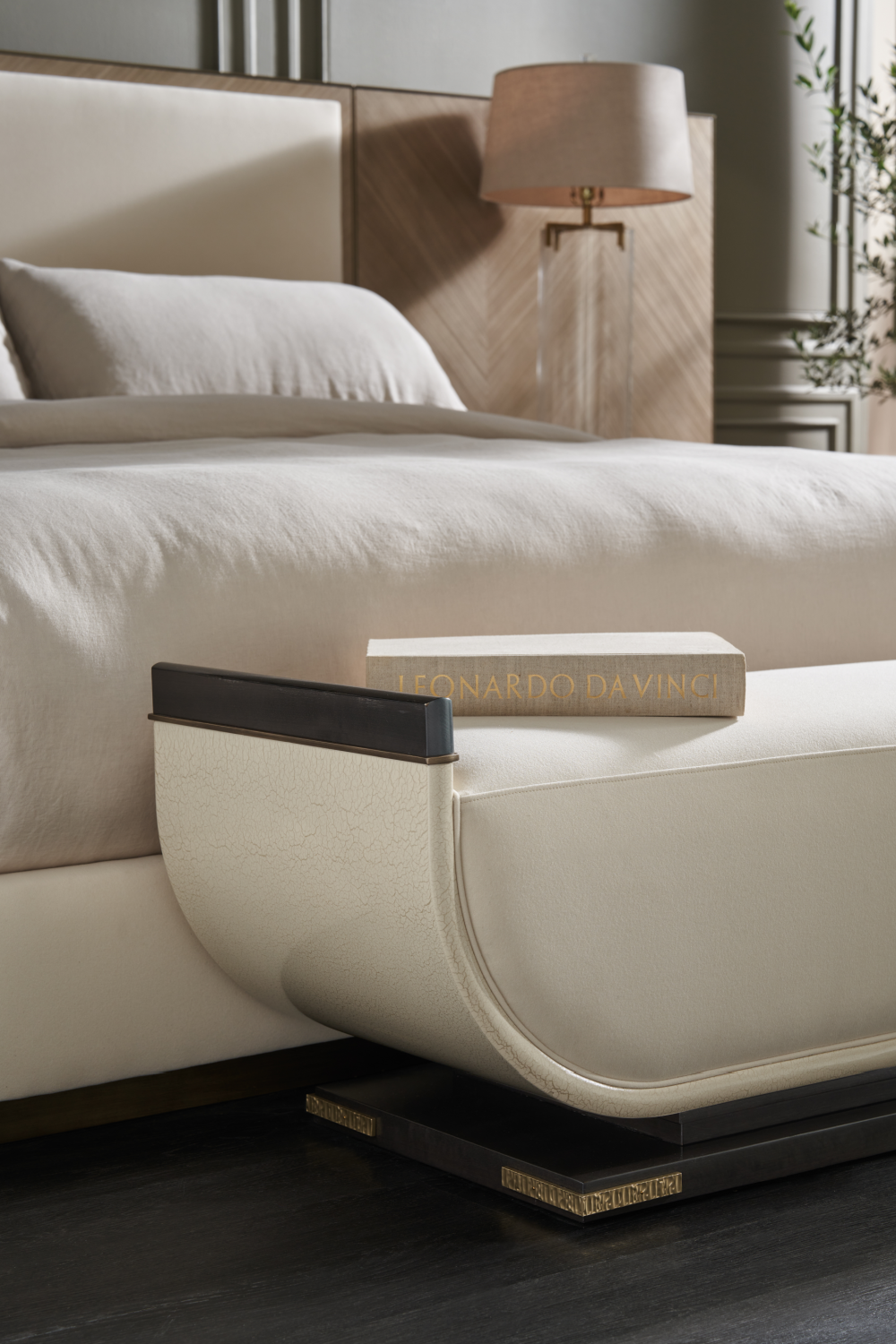 Wing Panelled Cream Bed | Oroa.com