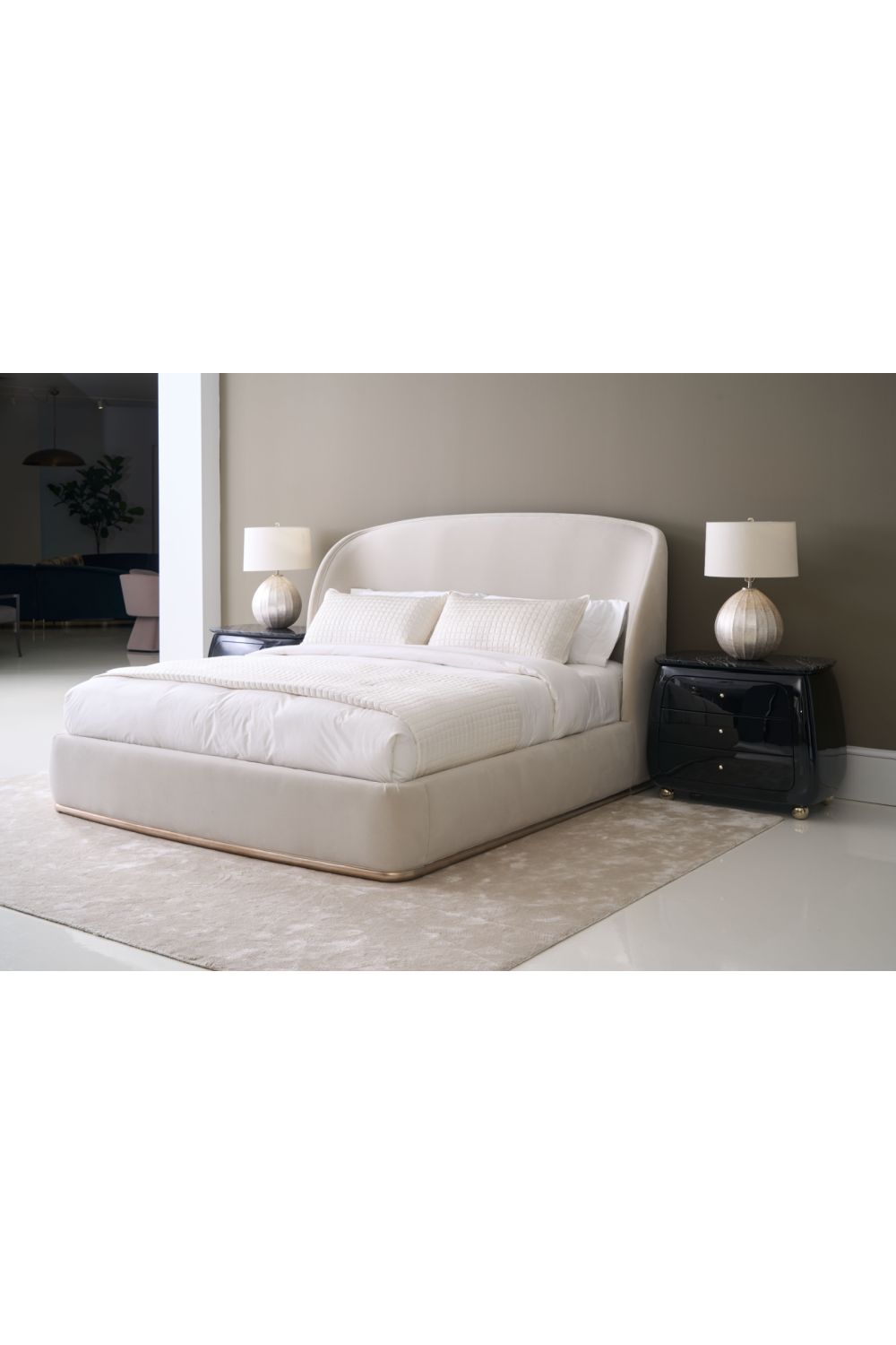 Curved Back Velvet Bed | Oroa.com