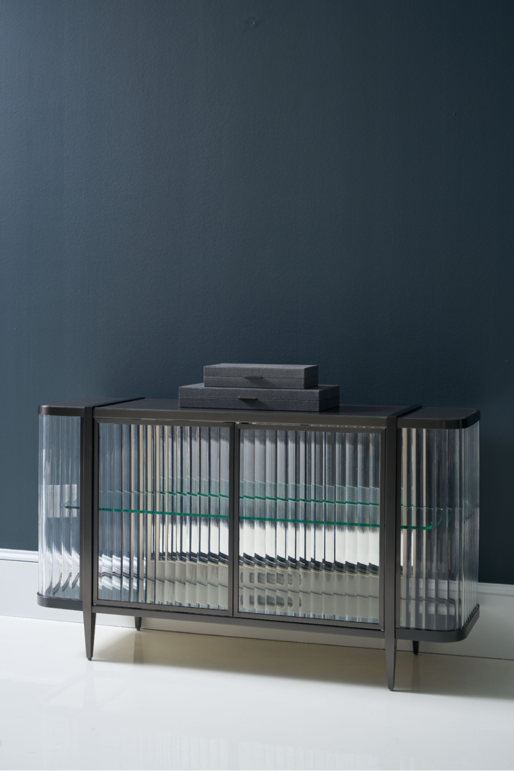 Wavy Mirror 2-Door Sideboard | Oroa.com