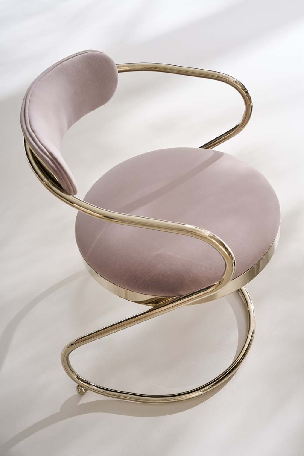 Wavy Cantilevered Dining Chair | Oroa.com