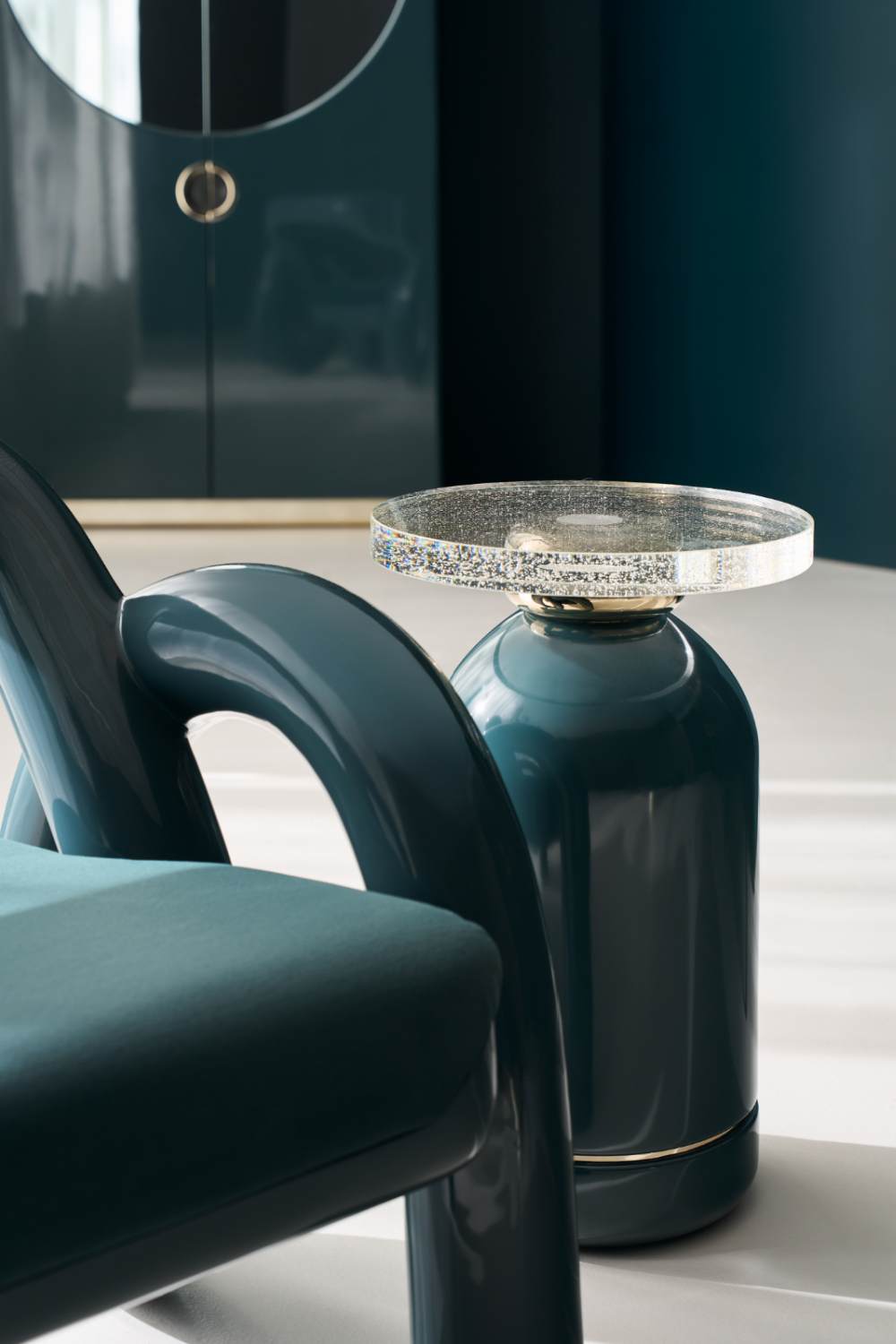 Glossy Twisted Accent Chair | Oroa.com