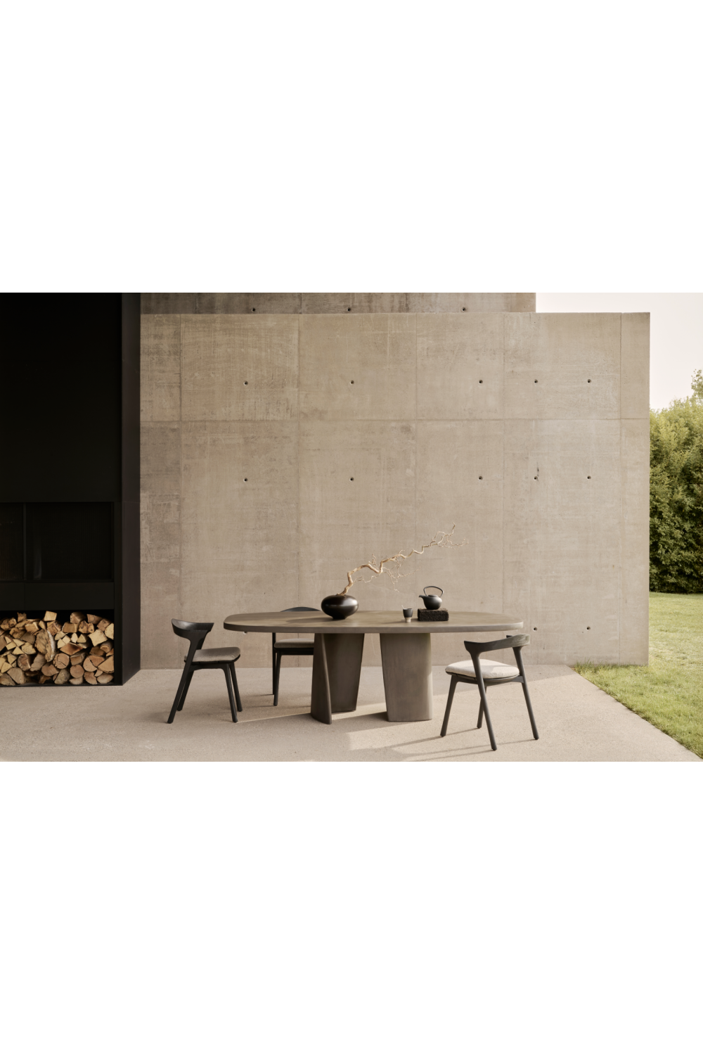 Round Concrete Outdoor Dining Table | Oroa.com