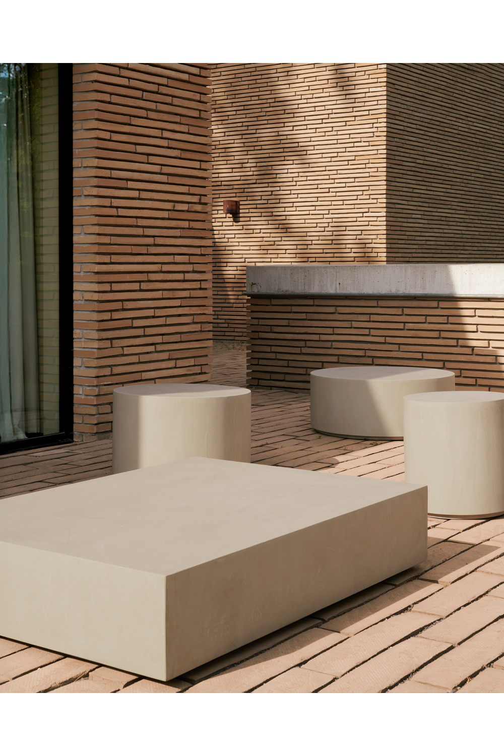 Round Concrete Outdoor Side Table | Oroa.com