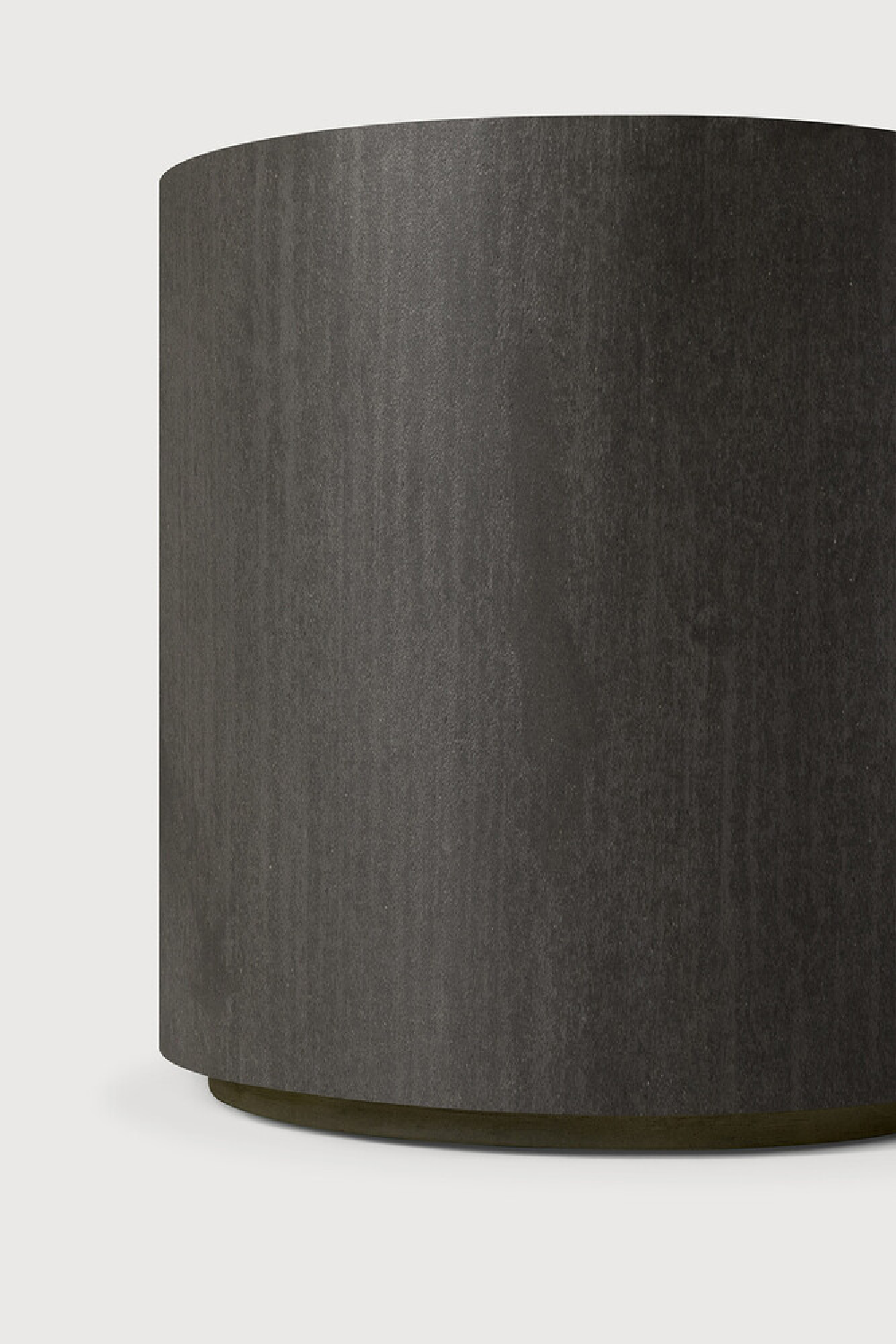 Round Concrete Outdoor Side Table | Oroa.com