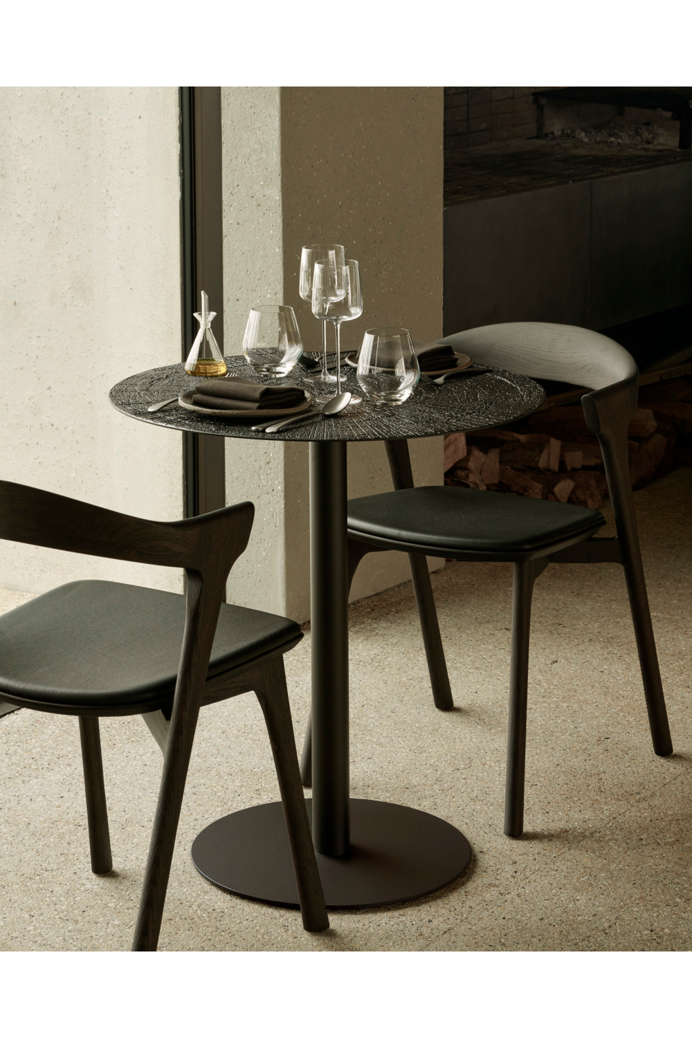 Round Pedestal Dining Table | Oroa.com
