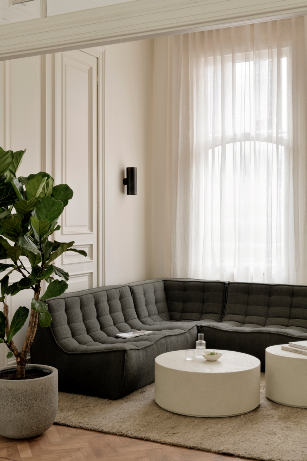 Round Off-White Coffee Table | Oroa.com