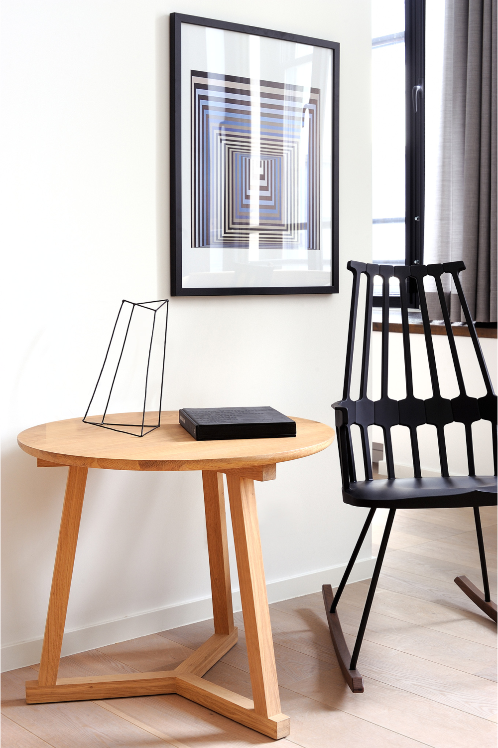 Minimalist Round Side Table | Oroa.com
