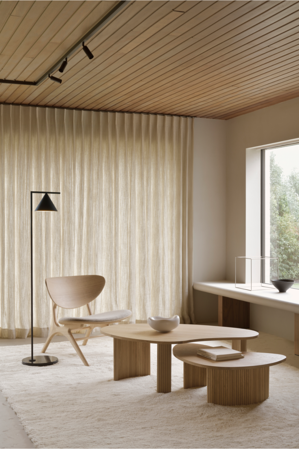 Upholstered Curved Lounge Chair | Oroa.com