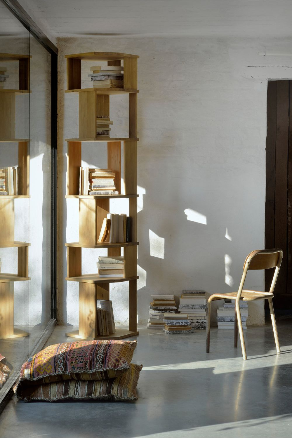 Geometric Column Bookcase | Oroa.com