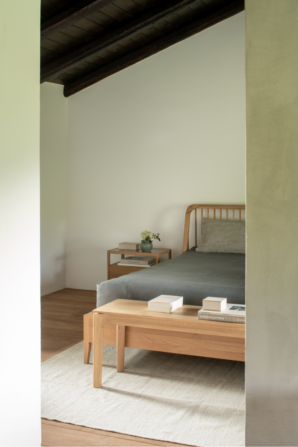 Natural Oak Bed | Oroa.com
