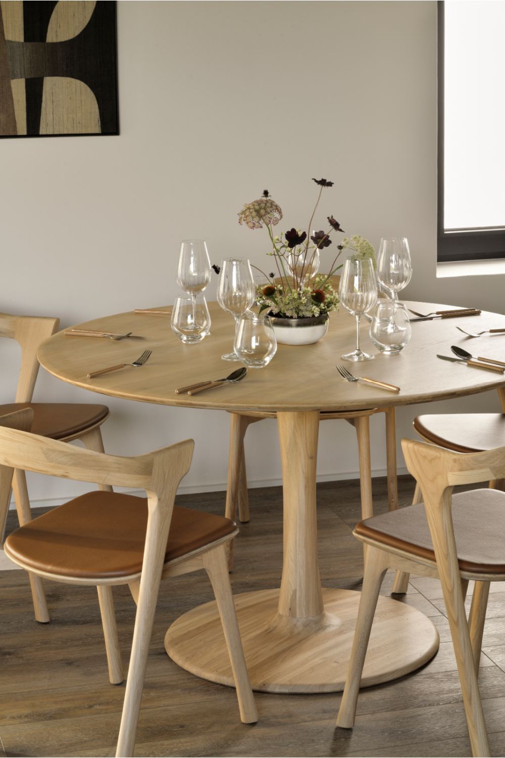 Cushioned Scandinavian Dining Chair | Oroa.com