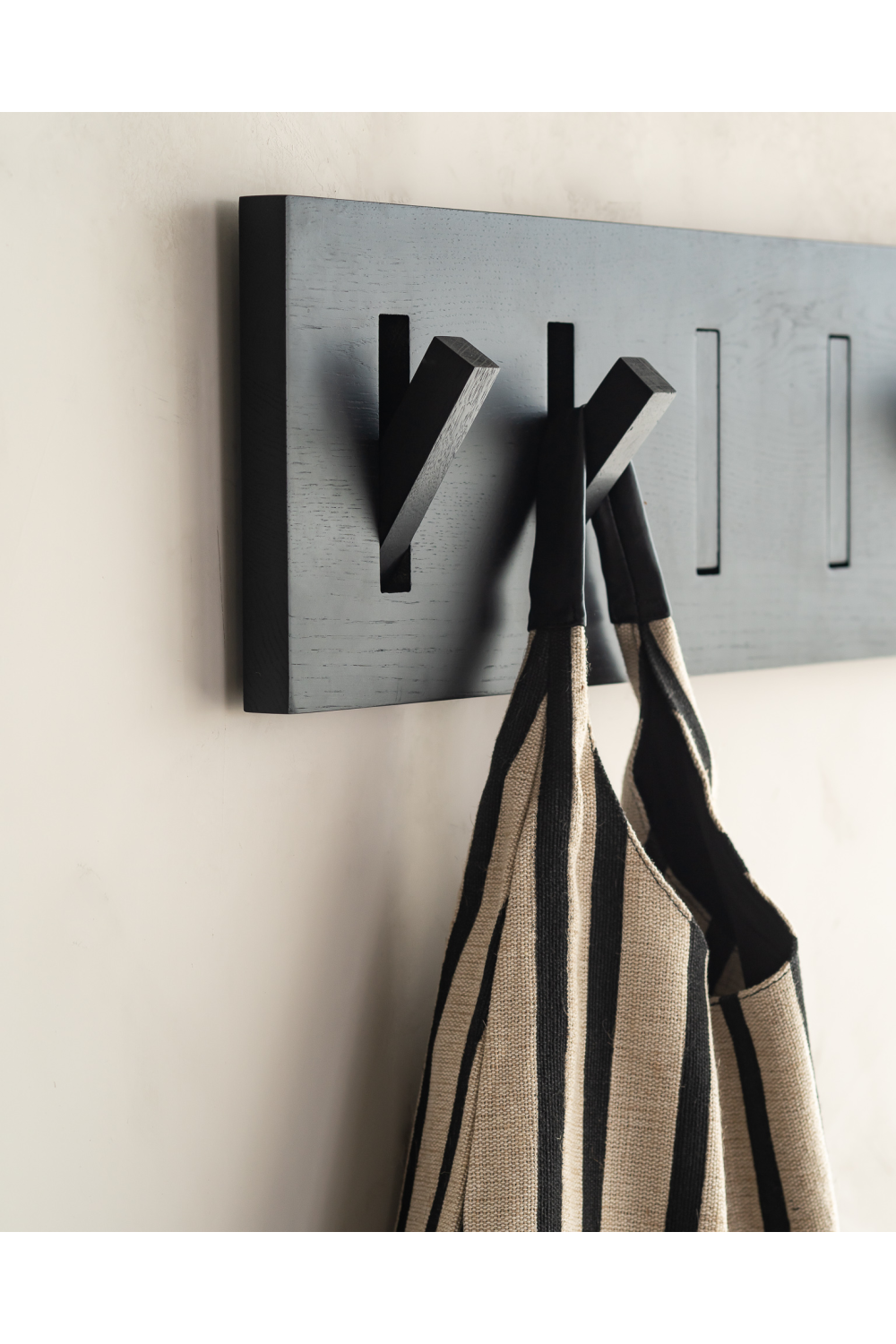 Black Solid Oak Wall Hanger | Oroa.com