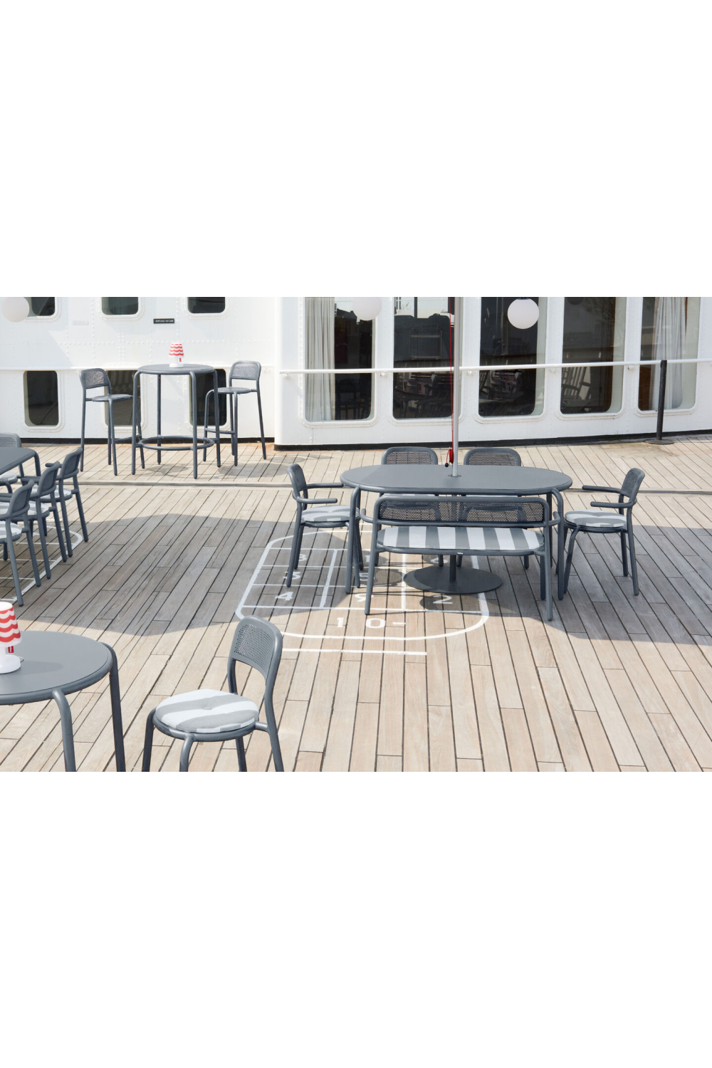Contemporary Outdoor Dining Table | Oroa.com