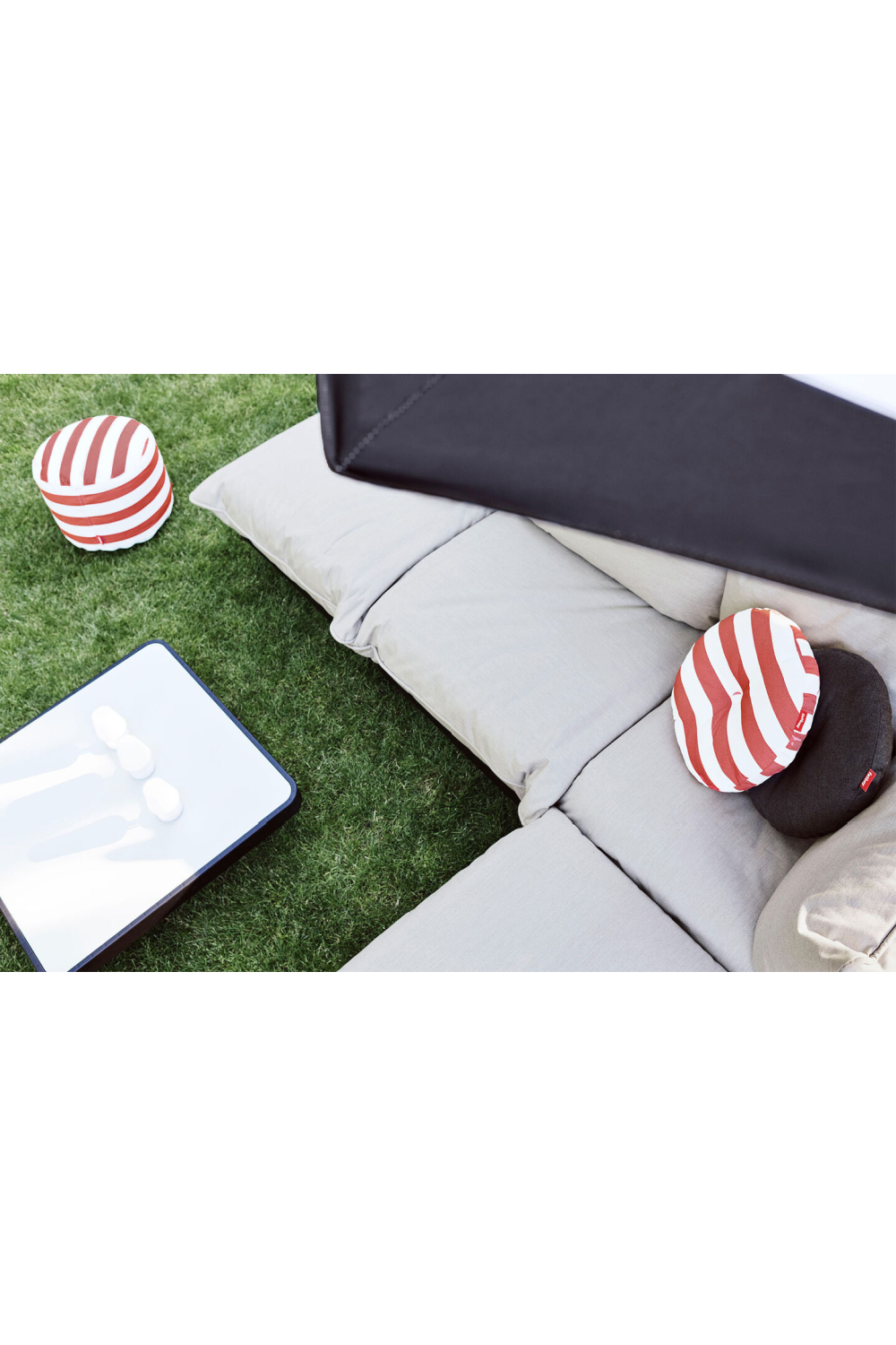 Cushioned Outdoor Daybed | Oroa.com