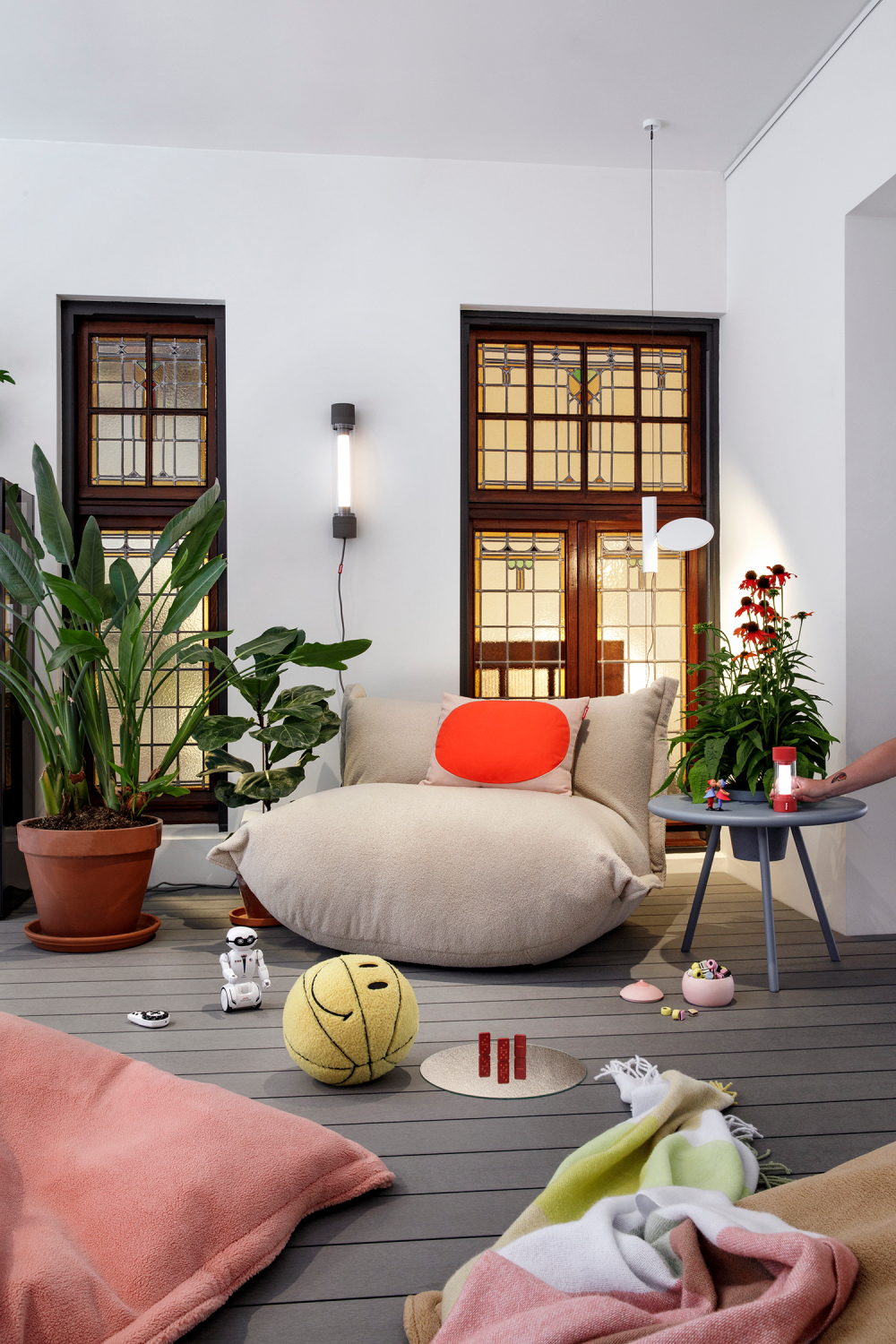 Tripod Outdoor Planter Side Table | Oroa.com