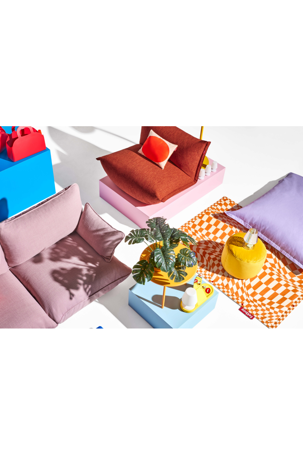 Back-Buttoned Modern Easy Chair | Oroa.com