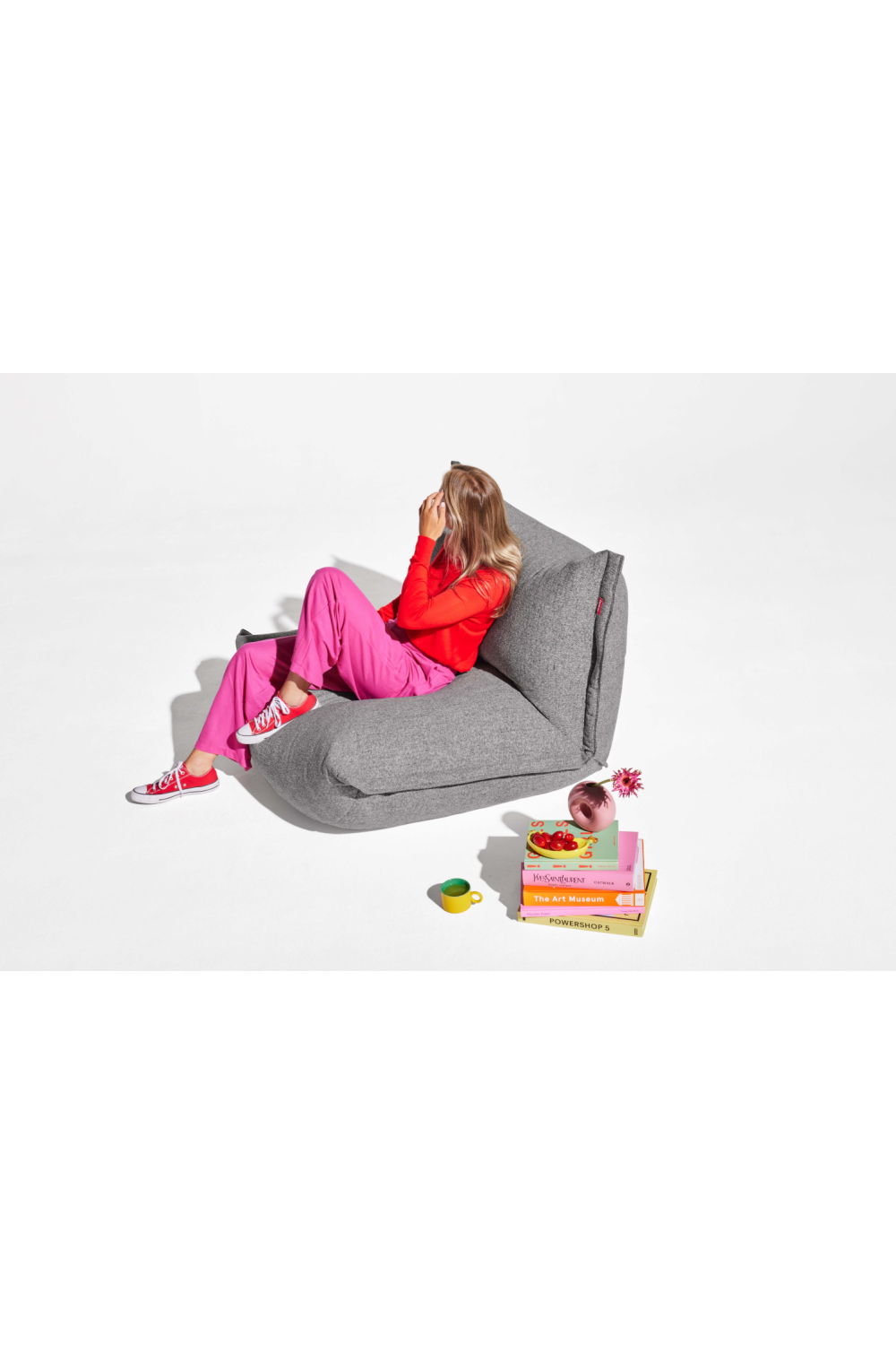 Back-Buttoned Modern Easy Chair | Oroa.com