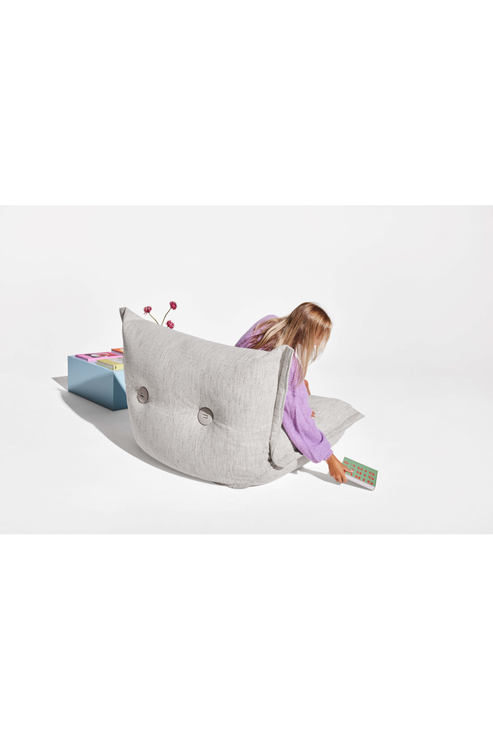 Back-Buttoned Modern Easy Chair | Oroa.com