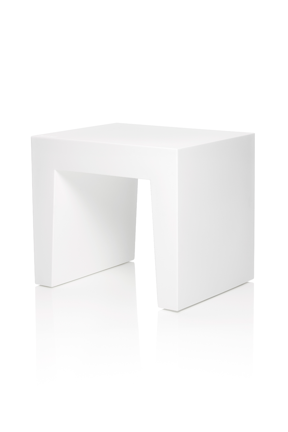 Minimalist Outdoor Stool | Oroa.com