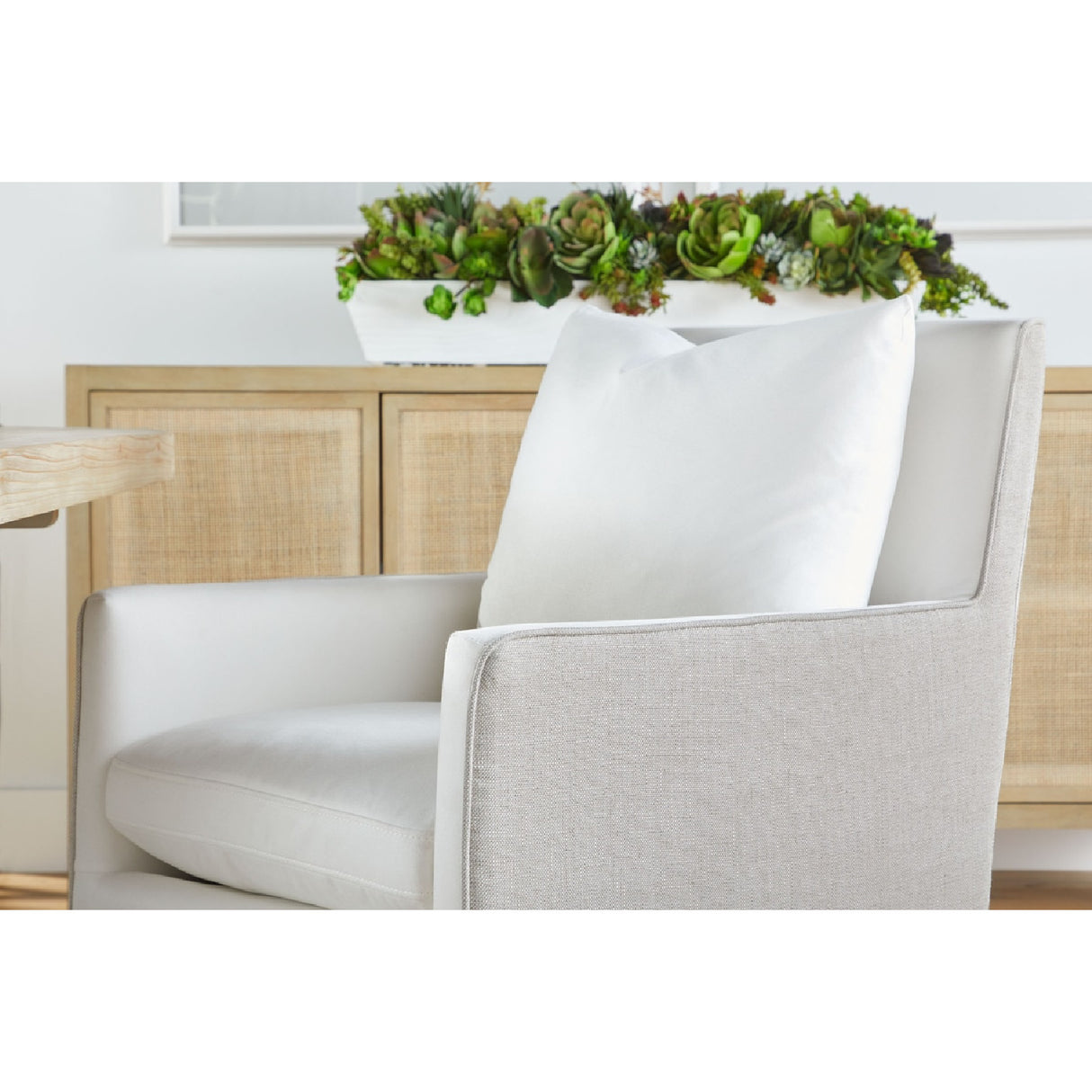 Two-Toned Wheeled Lounge Chair | Oroa.com
