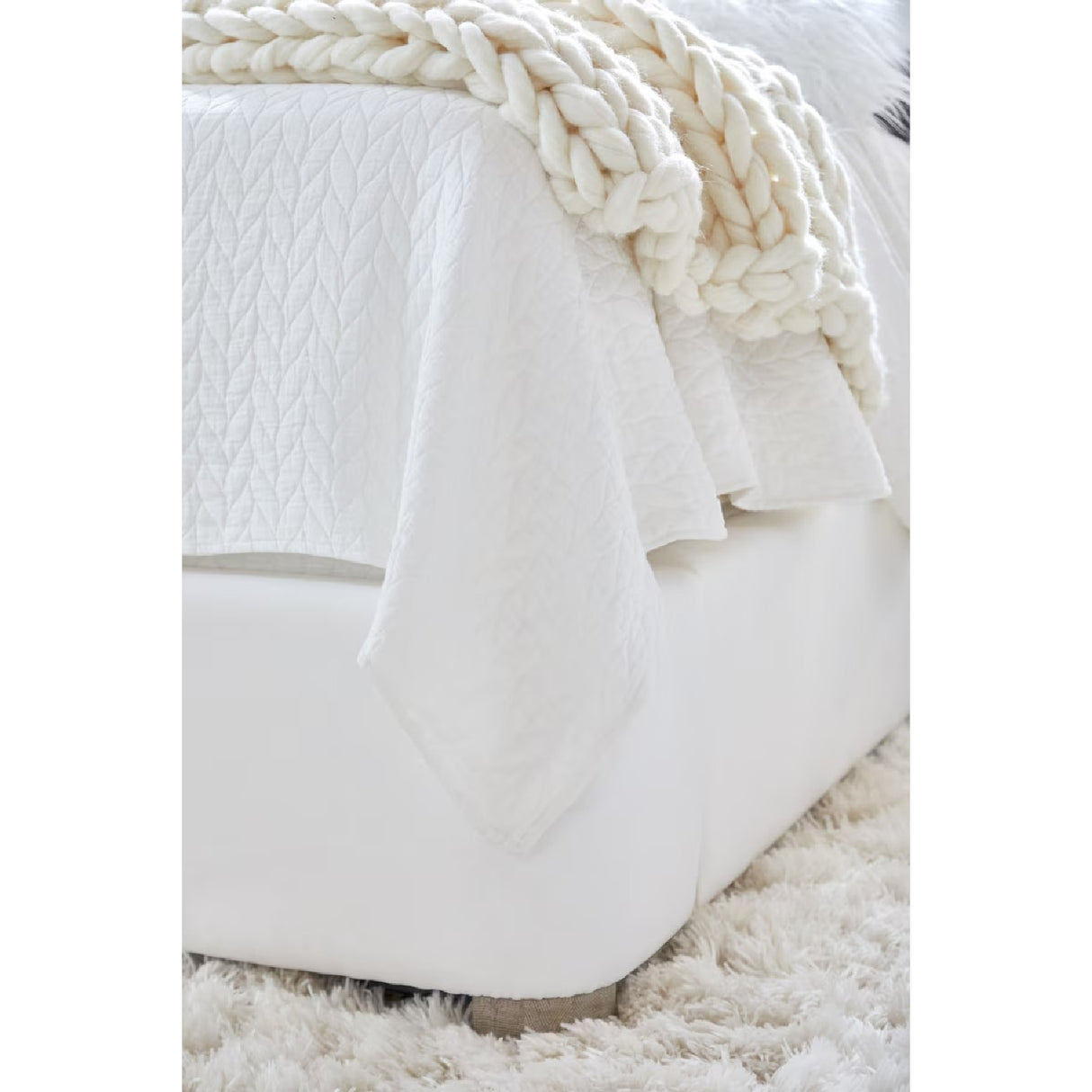 Wing-Shaped Headboard Queen Bed | Oroa.com