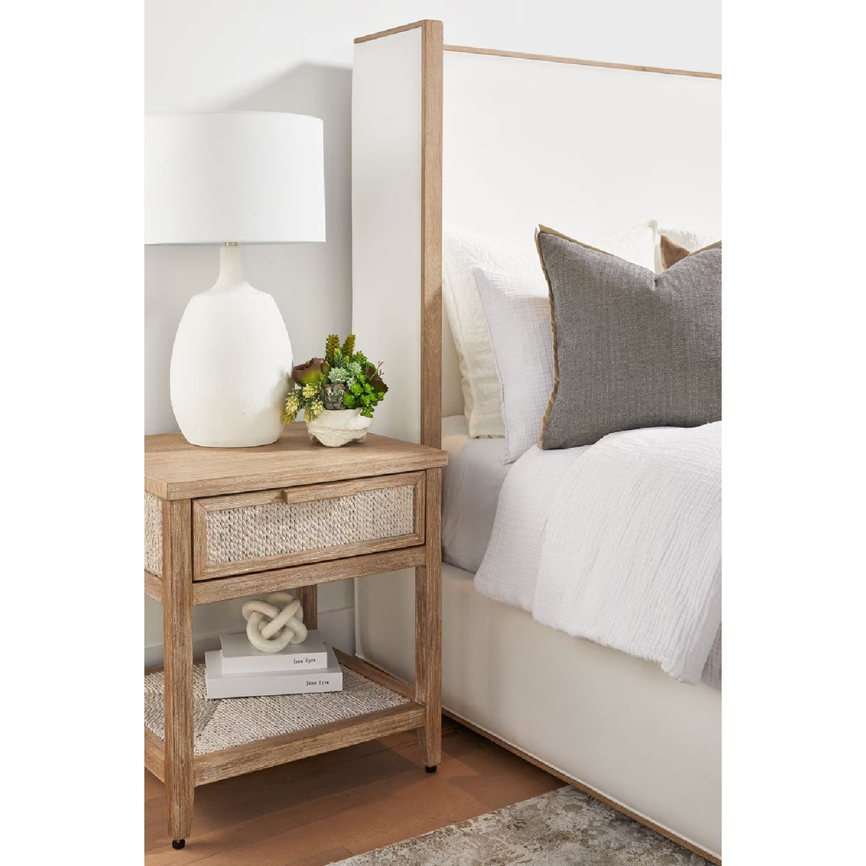 White Upholstered Bed | Oroa.com