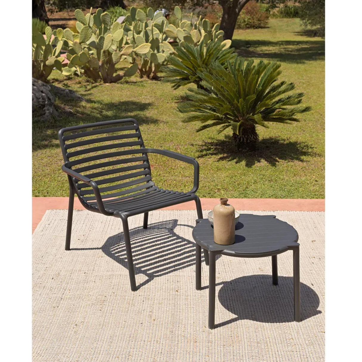 Slatted Round Outdoor Coffee Table | Oroa.com