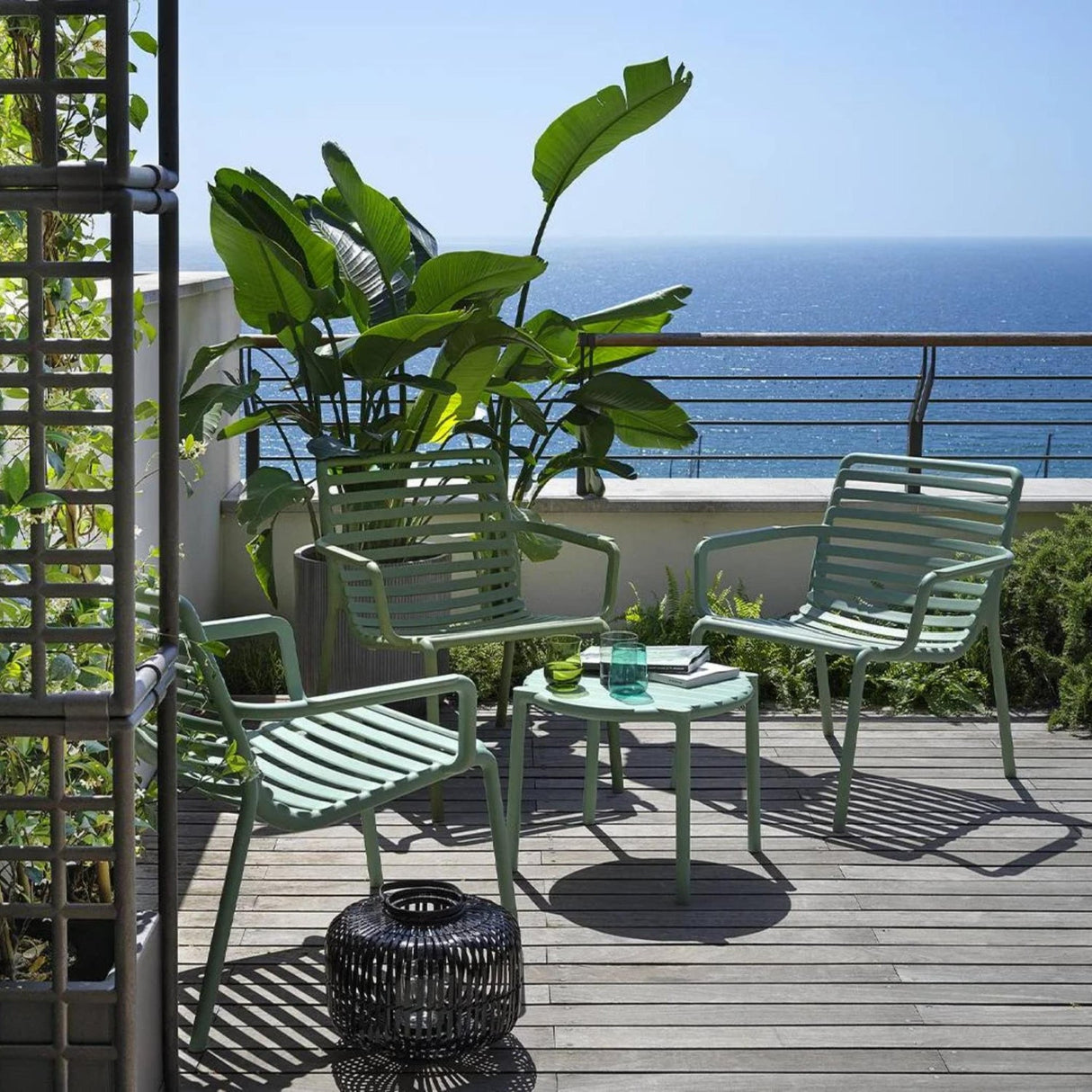 Slatted Round Outdoor Coffee Table | Oroa.com
