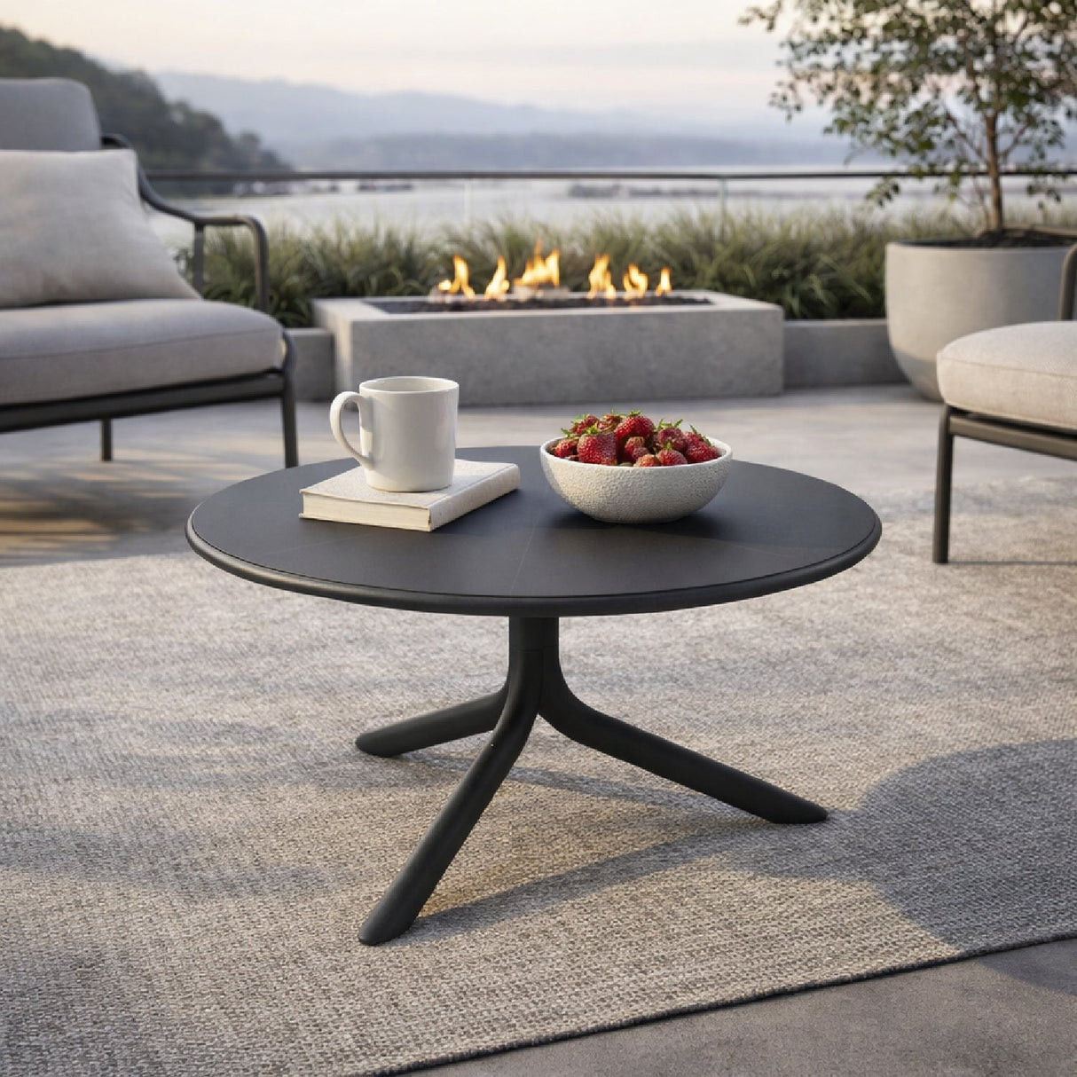 Outdoor Round Coffee Table | Oroa.com