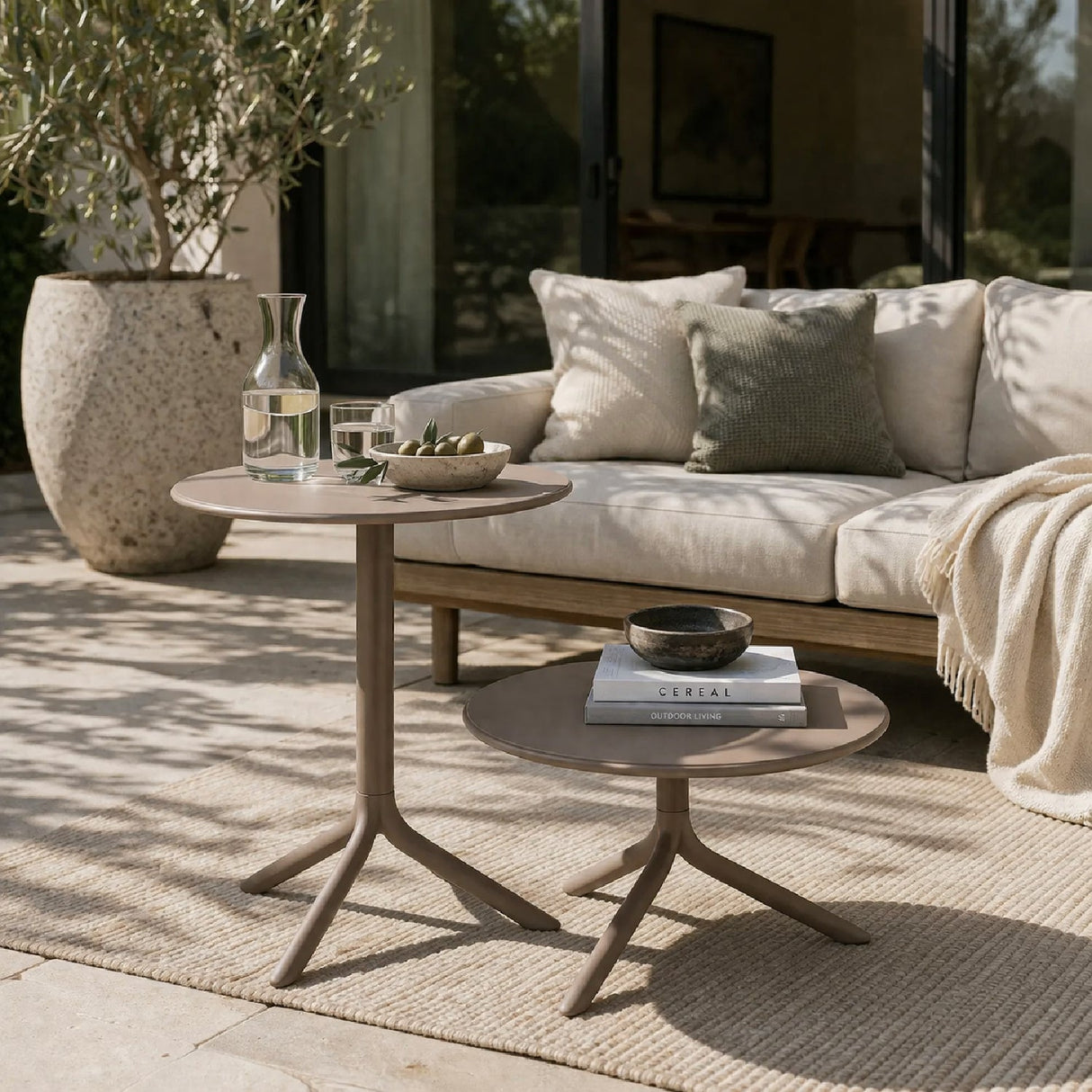 Outdoor Round Coffee Table | Oroa.com