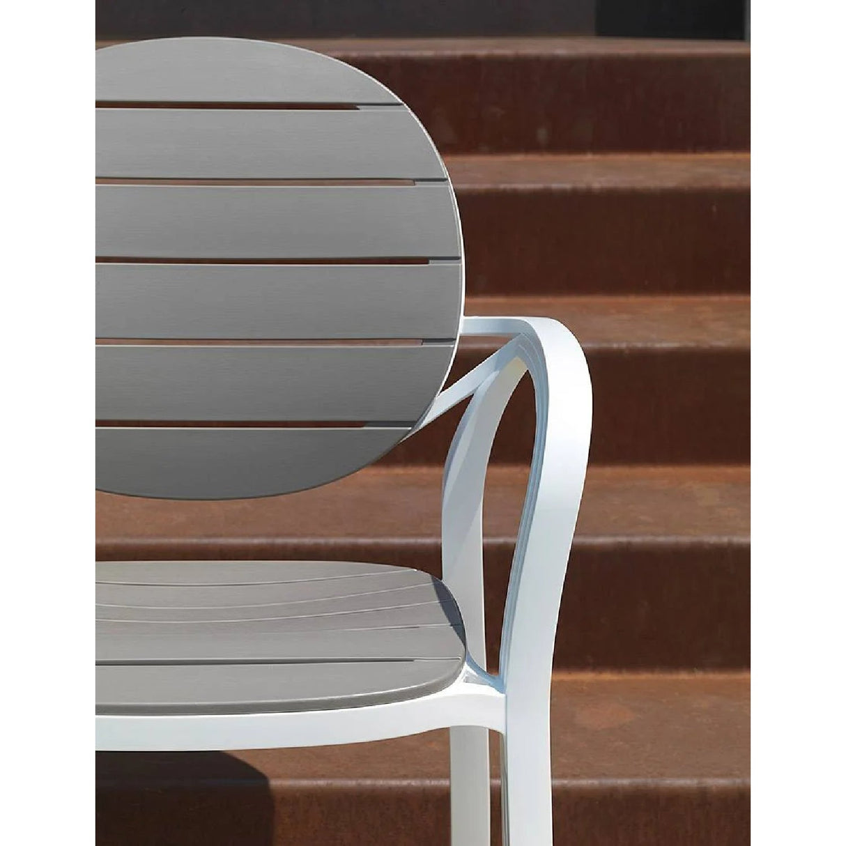 Round-Back Slatted Armchair | Oroa.com