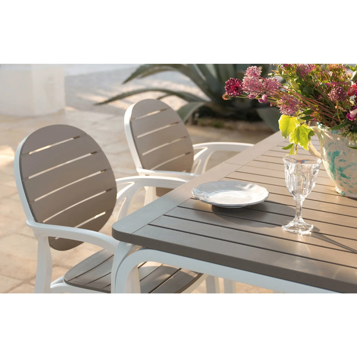 Round-Back Slatted Armchair | Oroa.com
