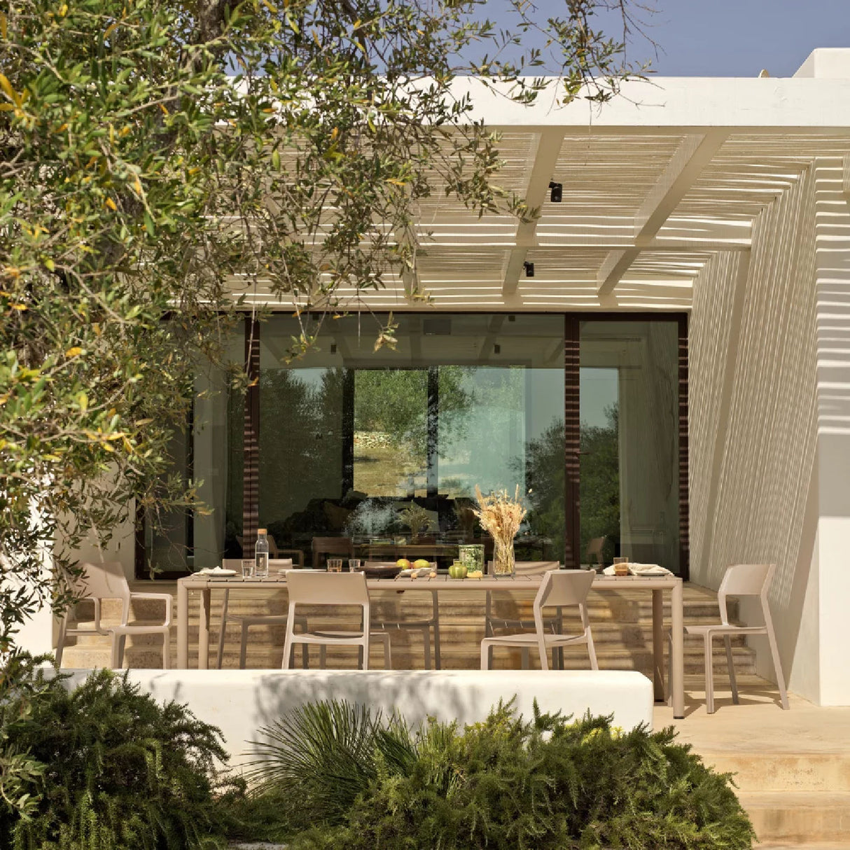 Open-back Outdoor Dining Chair | Oroa.com