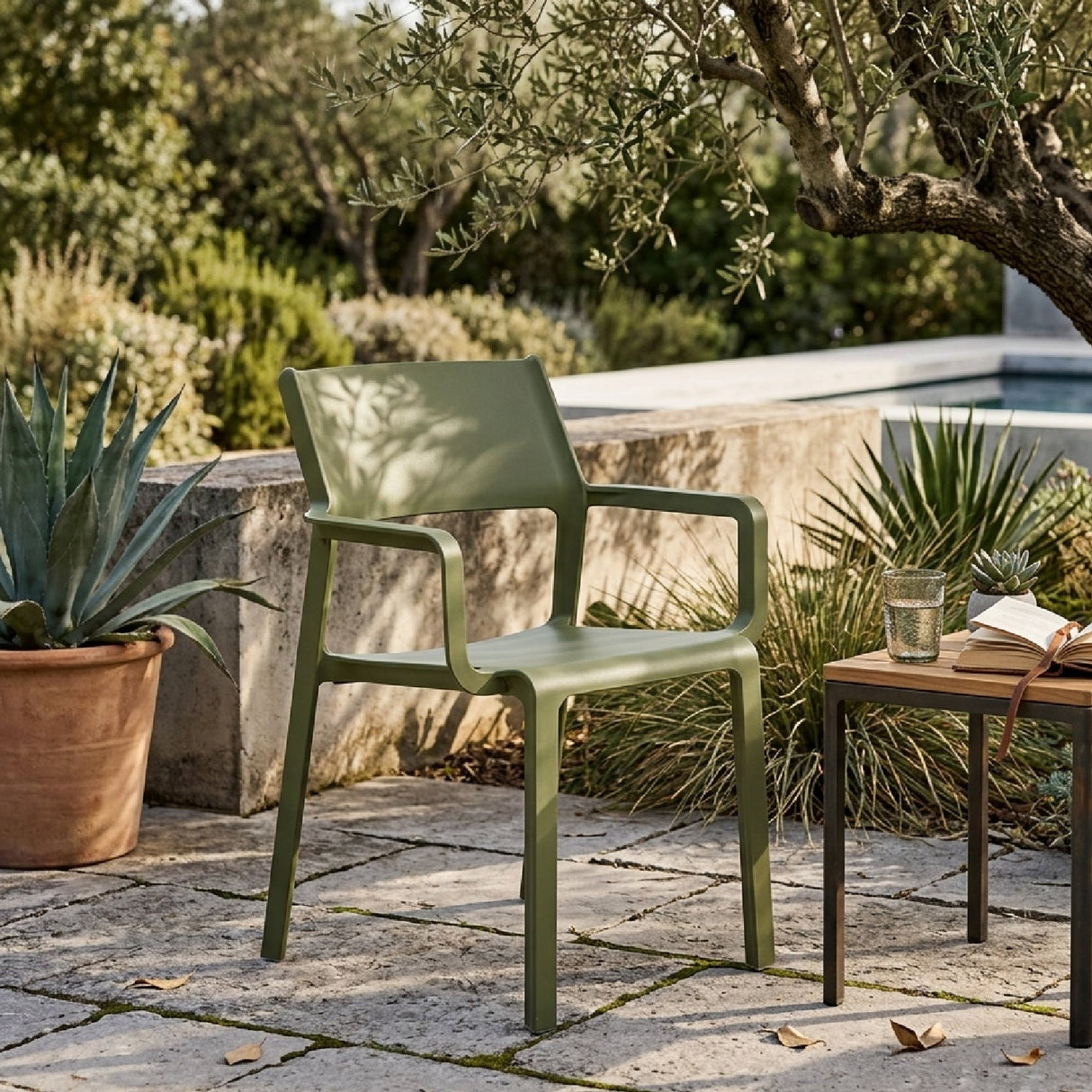 Open-back Outdoor Dining Armchair | Oroa.com
