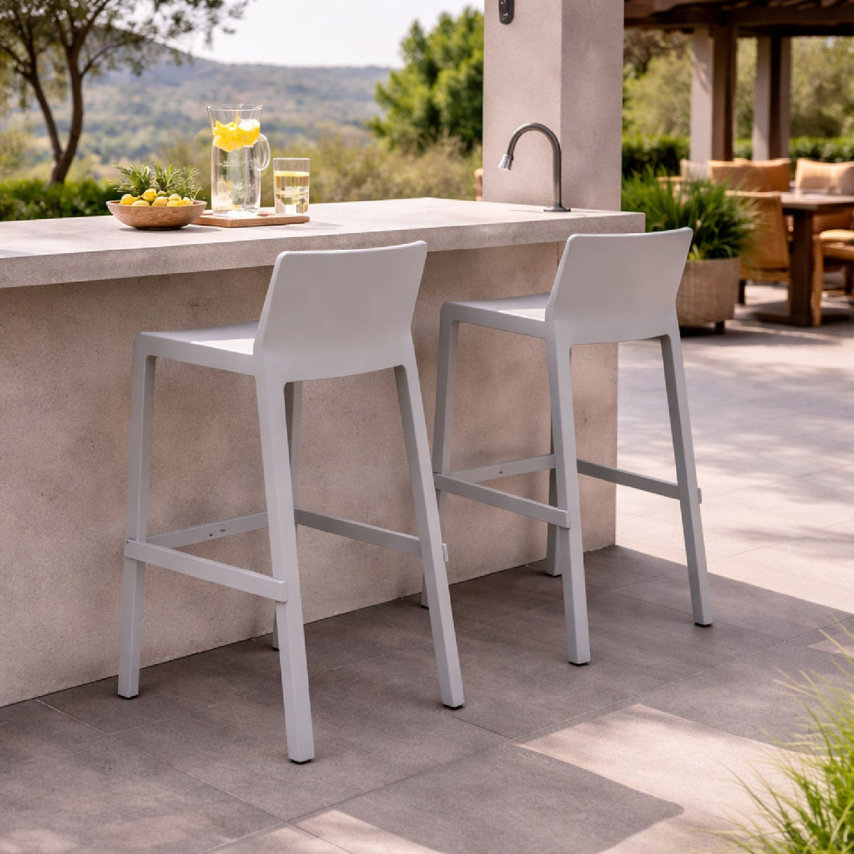 Minimalist Outdoor Bar Stool | Oroa.com