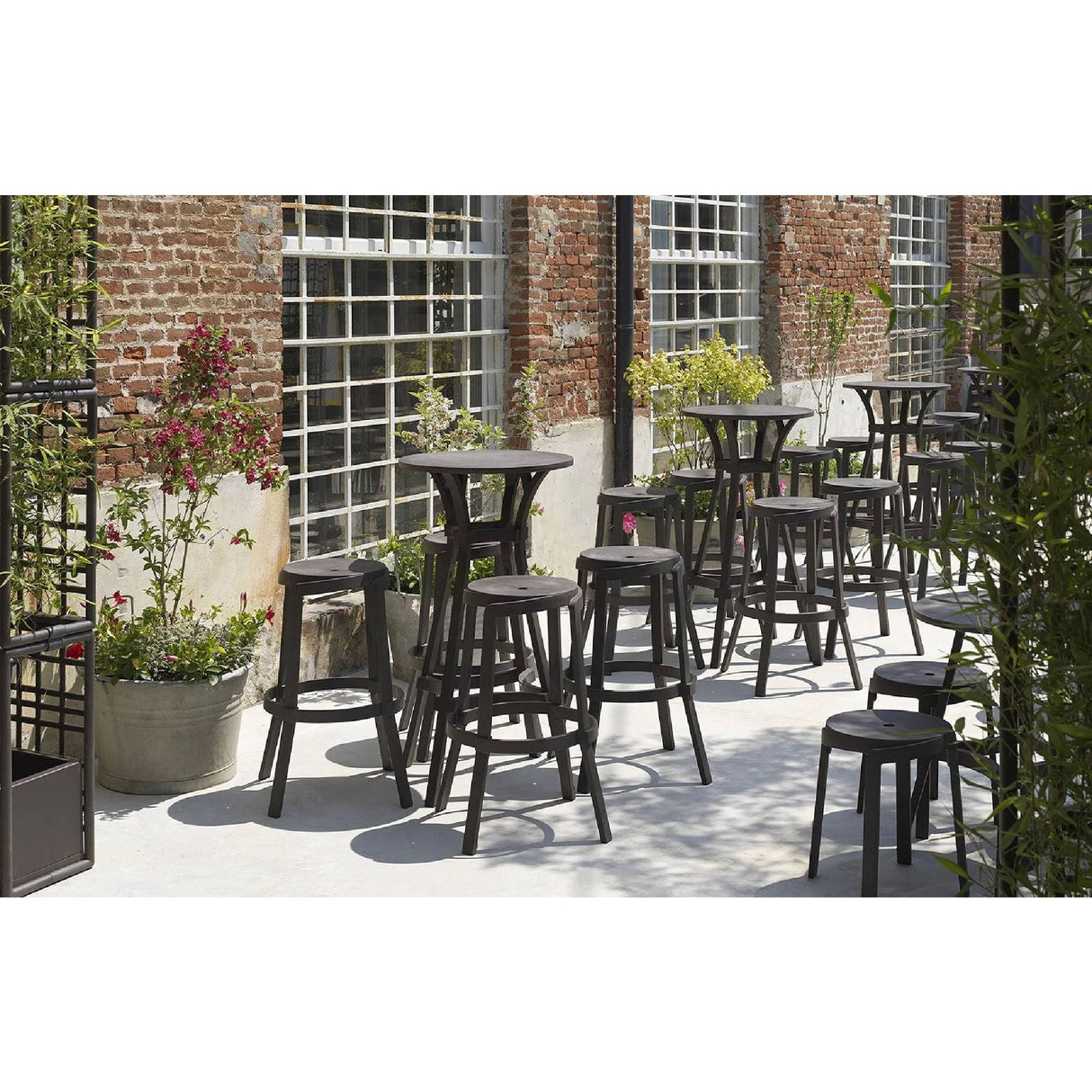 Regenerated Fiberglass Round Outdoor Stool | Oroa.com