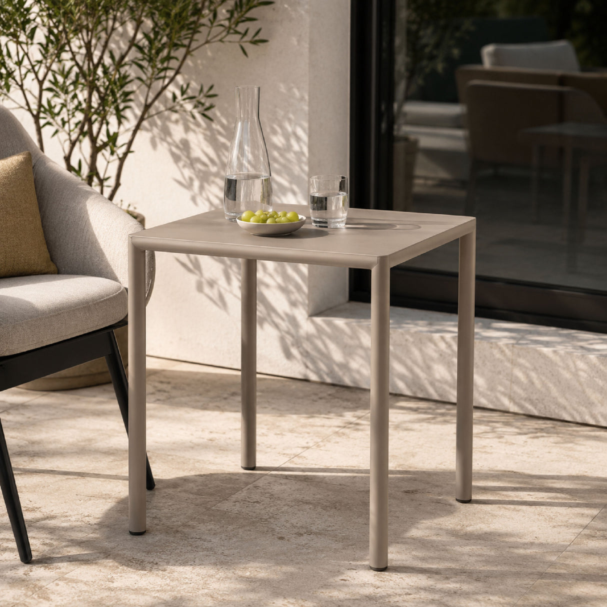 Aluminum Adjustable Outdoor Dining Table | Oroa.com