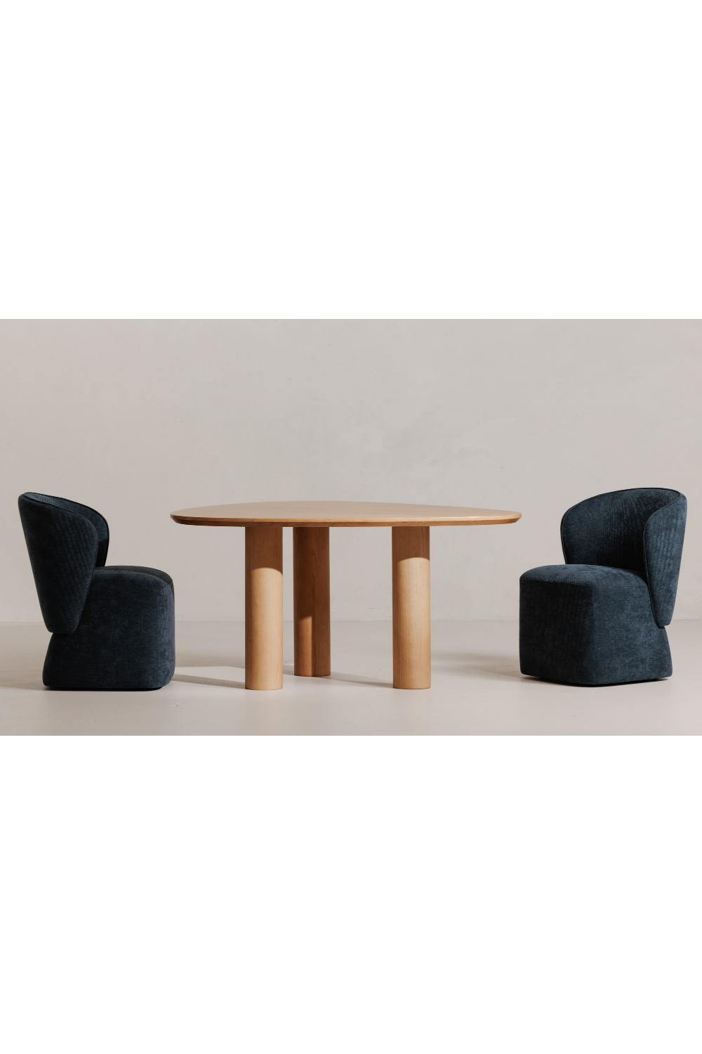 Modern European furniture - Curved Back Rolling Dining Chair - www.oroa.com | Oroa.com