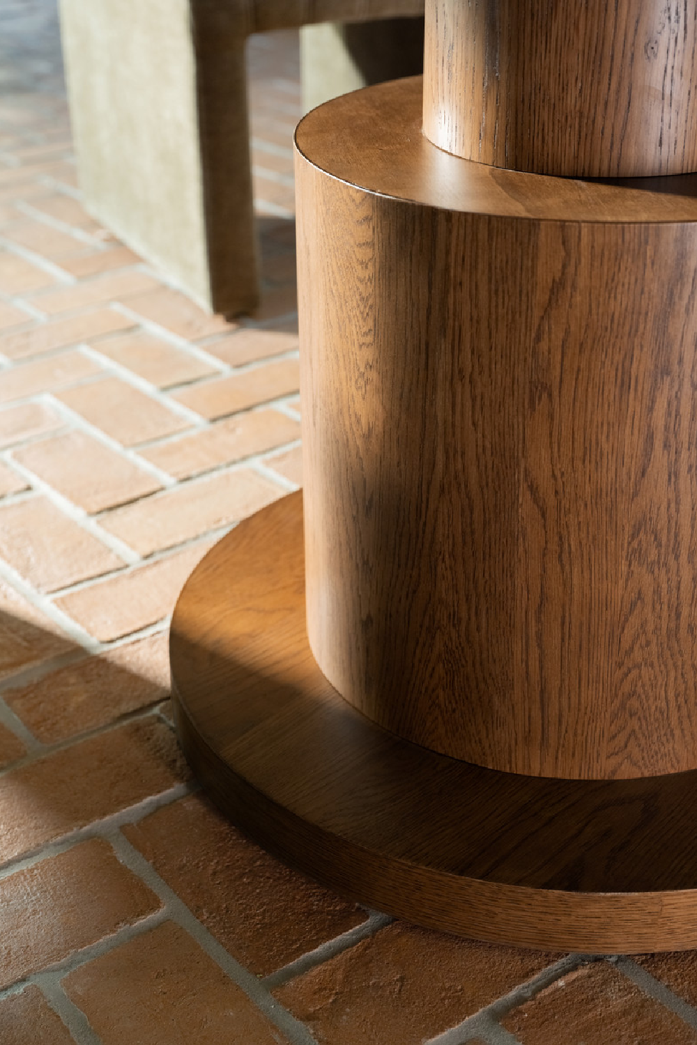 Modern European furniture - Round Oak Dining Table - www.oroa.com | Oroa.com