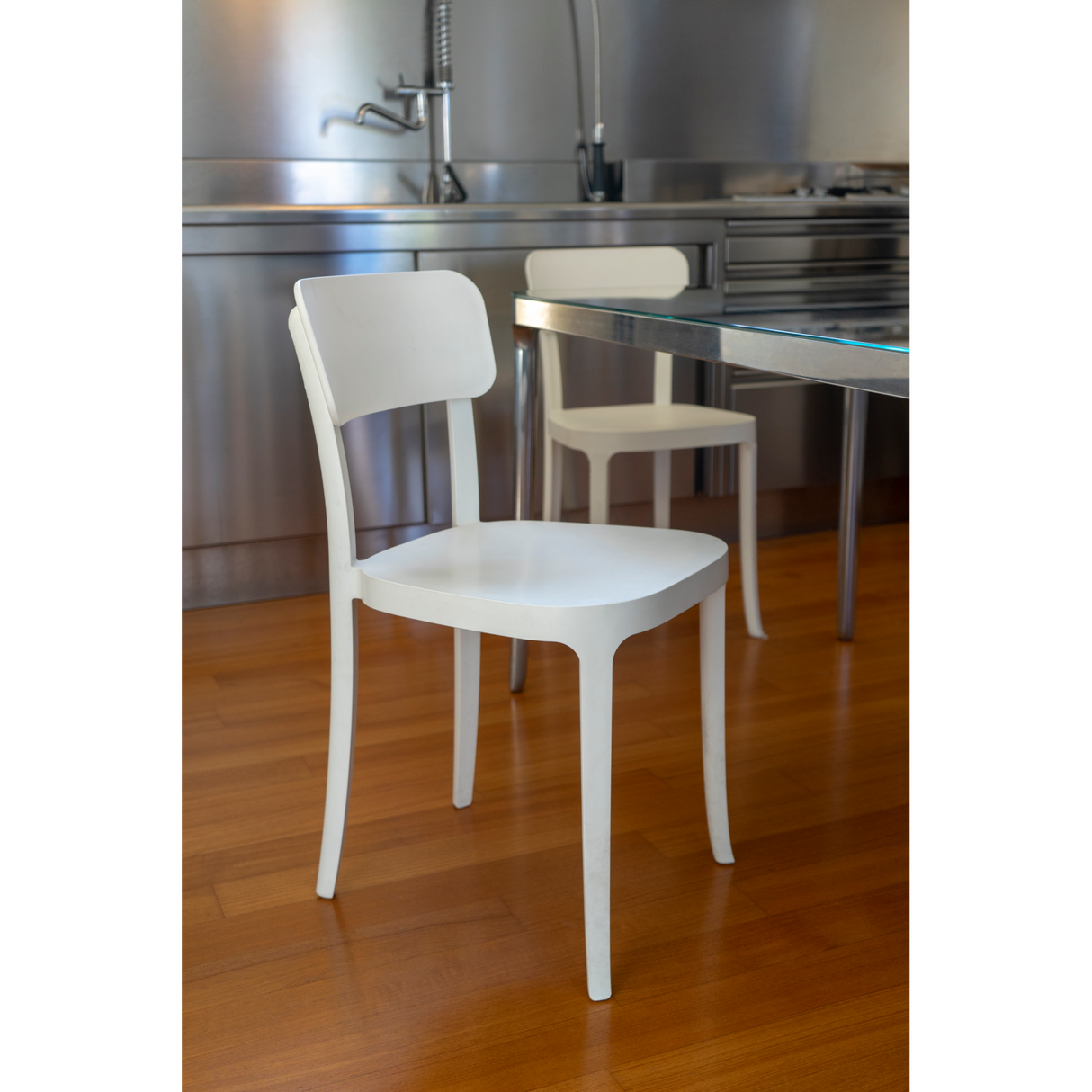 Modern Classic Dining Chairs (2) | Oroa.com
