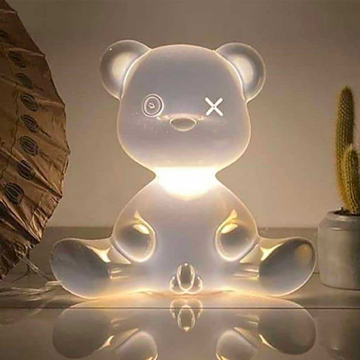 Metallic Modern Table Lamp | Oroa.com